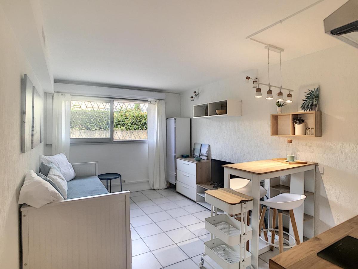 Golfe Juan Studio Dans Residence Avec Piscine Vallauris Exterior foto